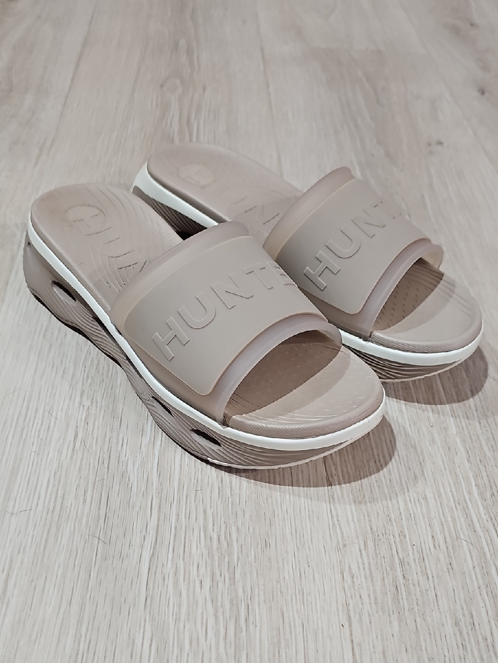 Hunter Beige Logo Slide Sandals